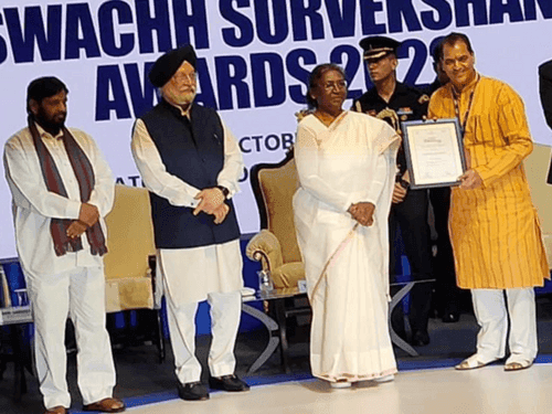 President Smt. Draupadi Murmu honored Minister Prem Chand Agarwal