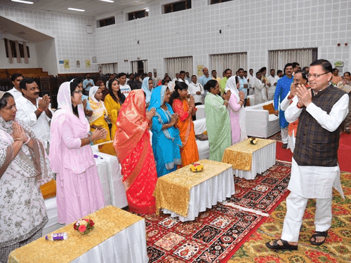 The winning candidates of Haridwar Panchayat elections met CM Dhami