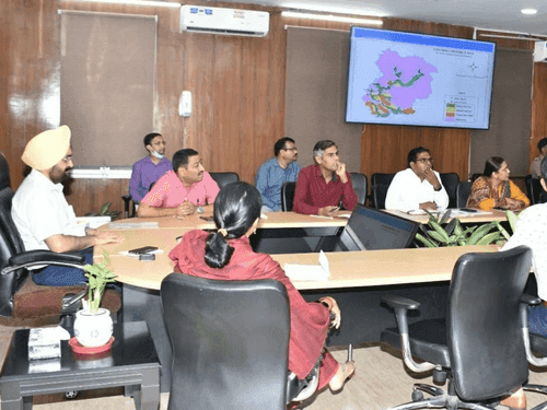 Chief Secretary discussed with District Magistrates and Superintendents of Police