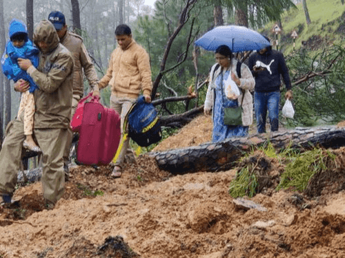 Rescue done by Uttarakhand Police to the passengers stranded on the way