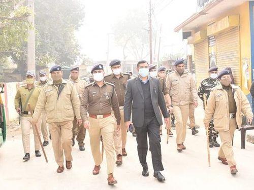 Flag march by police and paramilitary personnel in Rudrapur