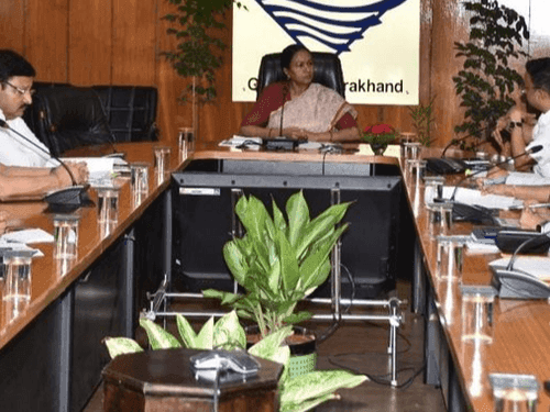Upper Chief Secretary Smt. Radha Raturi held a meeting with the officers