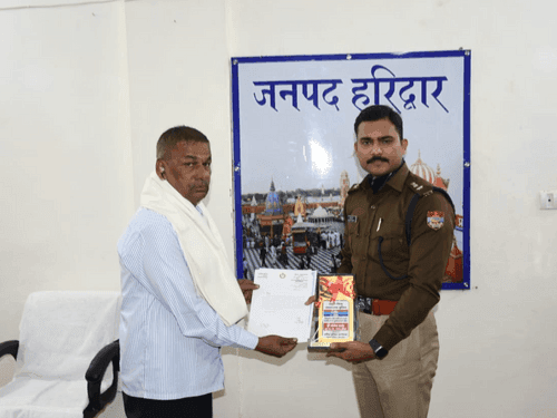 Emotional farewell given by officers to retired police personnel