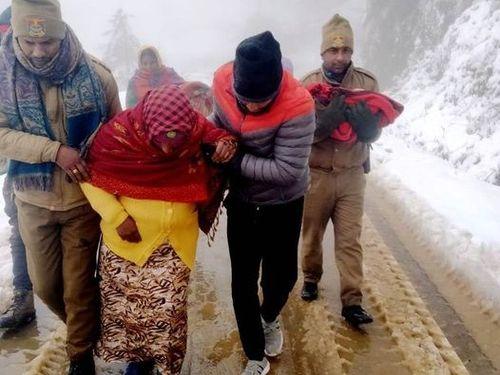 Champawat police became troubleshooters for a pregnant woman trapped in the midst of snowfall.