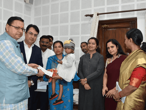 CM Dhami handed over a check of 50 lakh to Constable Late. Pradeep Kumar's wife