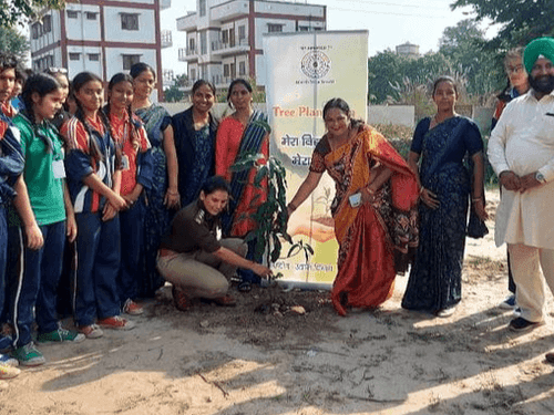 The message of environmental protection was planted by the students