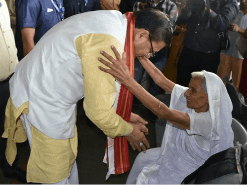 102 year old freedom fighter Smt. Rampyari expressed gratitude to CM Dhami