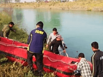 Car fell in canal, one missing