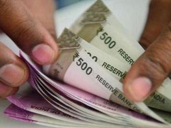 Money and liquor being given to woo voters