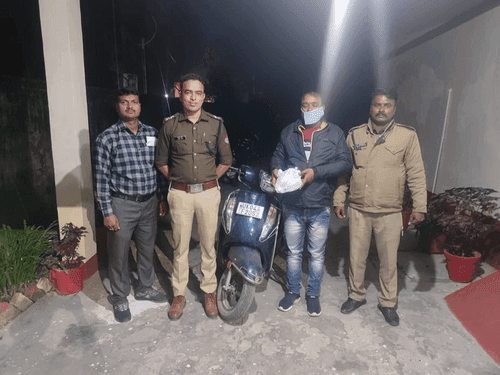 Accused arrested while smuggling 01 kg 10 grams of charas