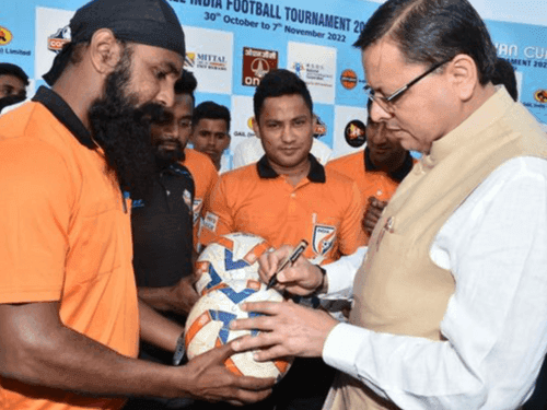 CM Dhami addressed the players at the closing ceremony of the football tournament