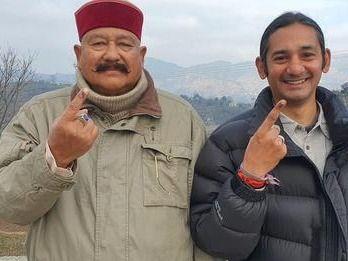 Satpal Maharaj casts his vote