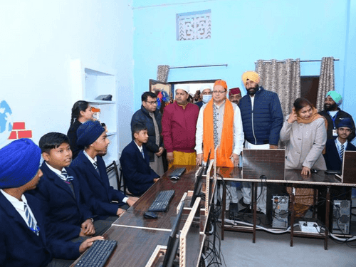 CM Dhami participated in the program organized at Guru Nanak Academy