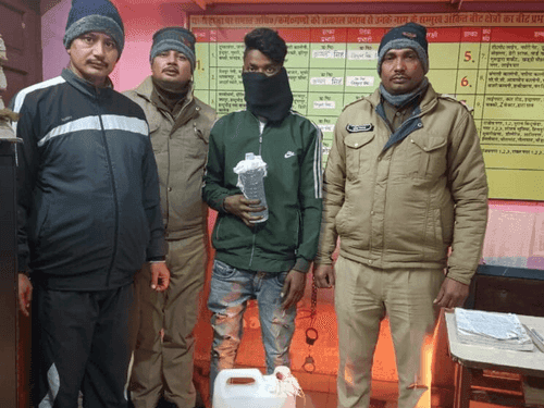 Accused arrested while transporting illegal raw liquor and injecting drugs