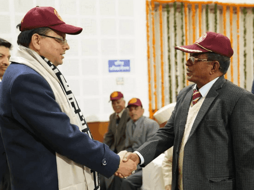 CM Dhami honored former military officers of 15 Mahar Regiment
