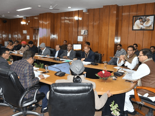 CM Dhami reviewed the sugarcane department in the secretariat