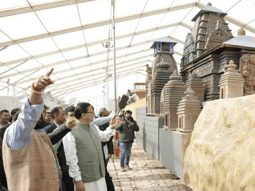 Image for CM Dhami inspected the tableau of 'Manaskhand'