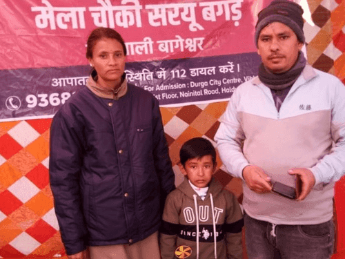 PRD woman handed over the lost child to his father