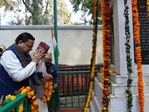 CM Dhami paid tribute to the statue of Martyr Major Durga Malla