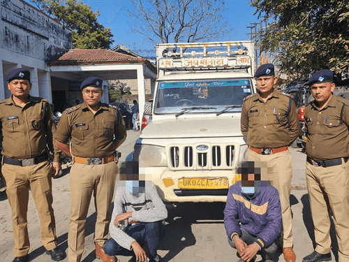 02 accused arrested for stealing pickup worth 07 lakhs
