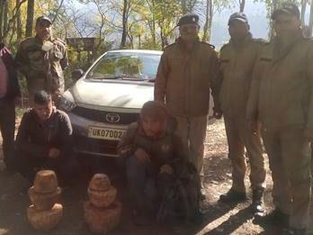 Police arrested those who smuggled kajal-wood wood