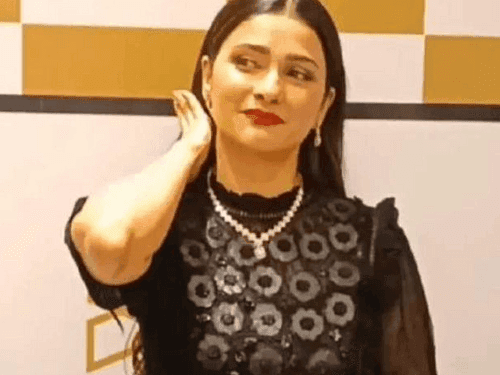 Bollywood actor Prachi Desai reached Uttarakhand