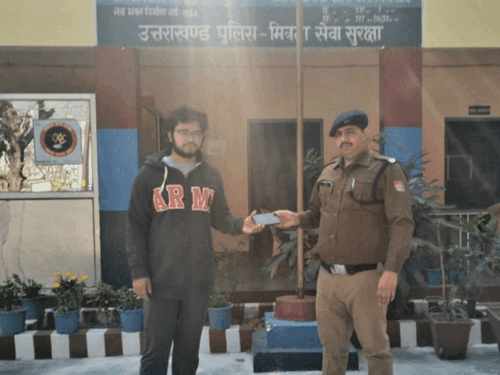 The lost iPhone-12 was handed over to its owner