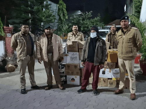01 smuggler arrested with 50 cases of illegal English liquor