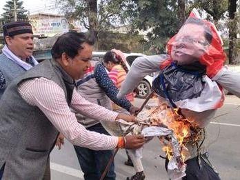 Aam Aadmi Party burnt the effigy of the state government