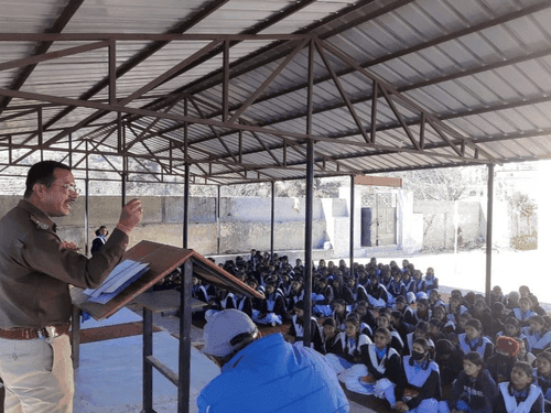 Police Station Chief Lamgada made students aware of road safety