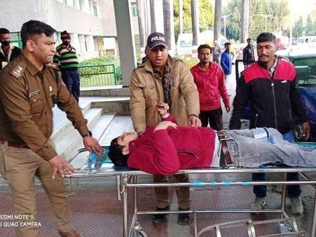 Uttarakhand Police personnel became helpers of the injured