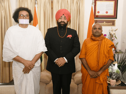 Founder of World Peace Center pays courtesy call on Governor Gurmeet Singh