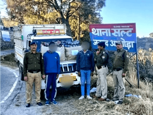 Almora Police arrested 02 cannabis smugglers