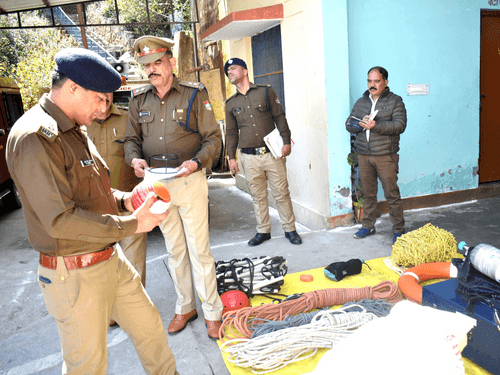 Superintendent of Police Chamoli inspected the fire service unit Gopeshwar