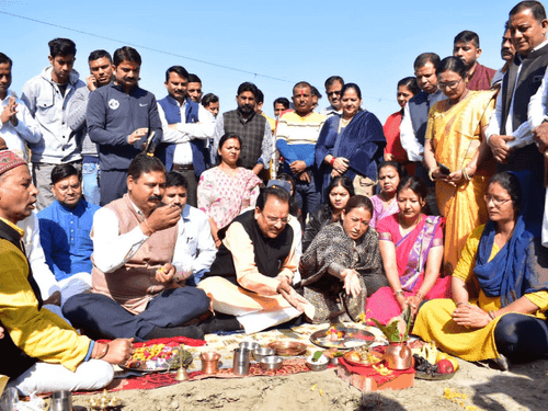 Cabinet Minister Rekha Arya laid the foundation stone of the football ground