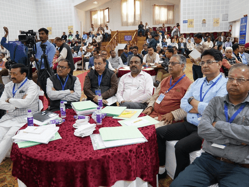 CM Dhami interacted with representatives to strengthen the state's economy