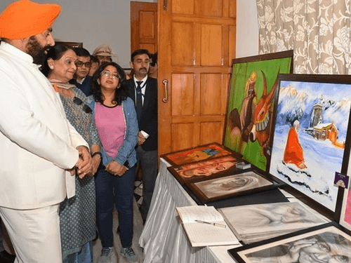 Governor Gurmit Singh visited the art gallery