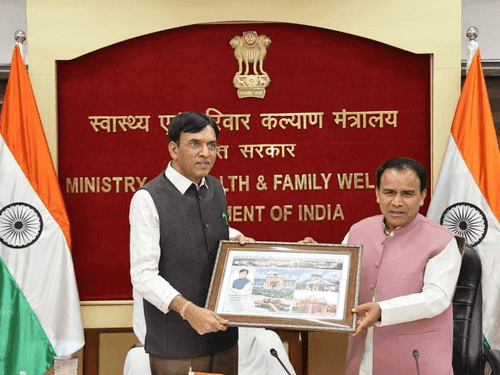 Minister Dr. Dhan Singh Rawat had a meeting with Union Health Minister