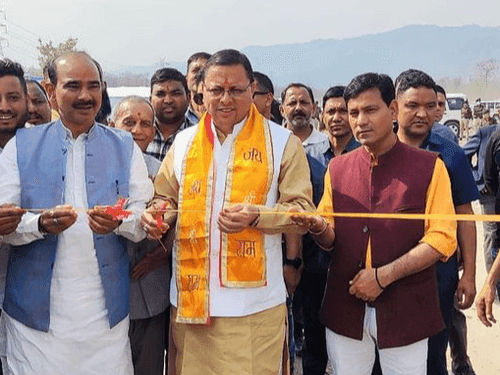 CM Dhami inaugurates hot air balloon and para motor adventure activities