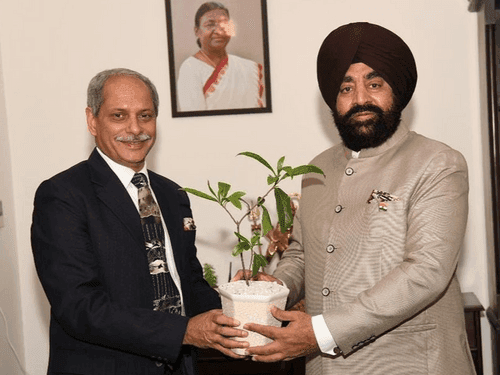 Chief Post Master General met Governor Gurmit Singh