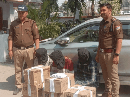 03 liquor smugglers arrested with illegal English liquor