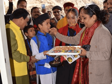 Children celebrated the festival of flowers in the assembly building