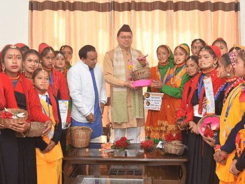 CM Dhami celebrated Phooldei festival with local children
