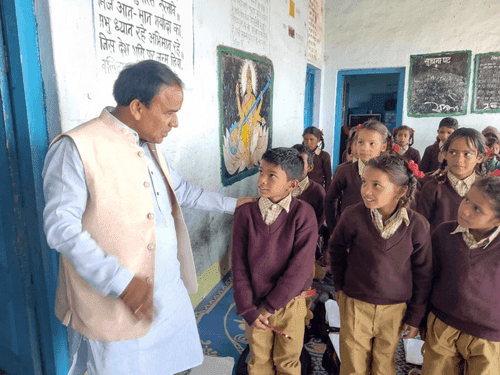 Minister Dr. Dhan Singh Rawat inspected primary school and Anganwadi