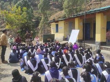 School students were made aware about cybercrime and drugs etc. by Bageshwar Police-Outpost Reema Police.