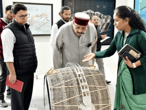 Cabinet Minister Satpal Maharaj did surprise inspection of art gallery