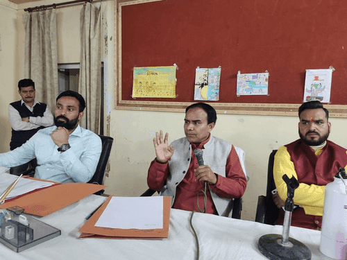Minister Dr. Dhan Singh Rawat has a review meeting with B.L.O.