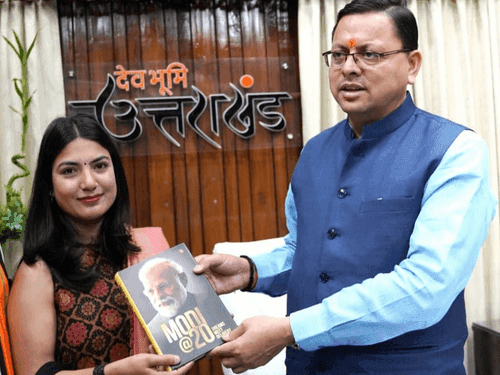 CM Dhami honored Divya Negi