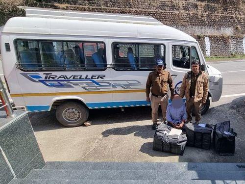 One accused arrested with 7 boxes of illegal English liquor.