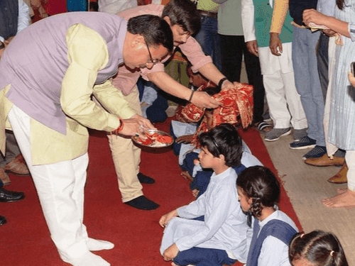 CM Dhami met the children in the school for differently abled children